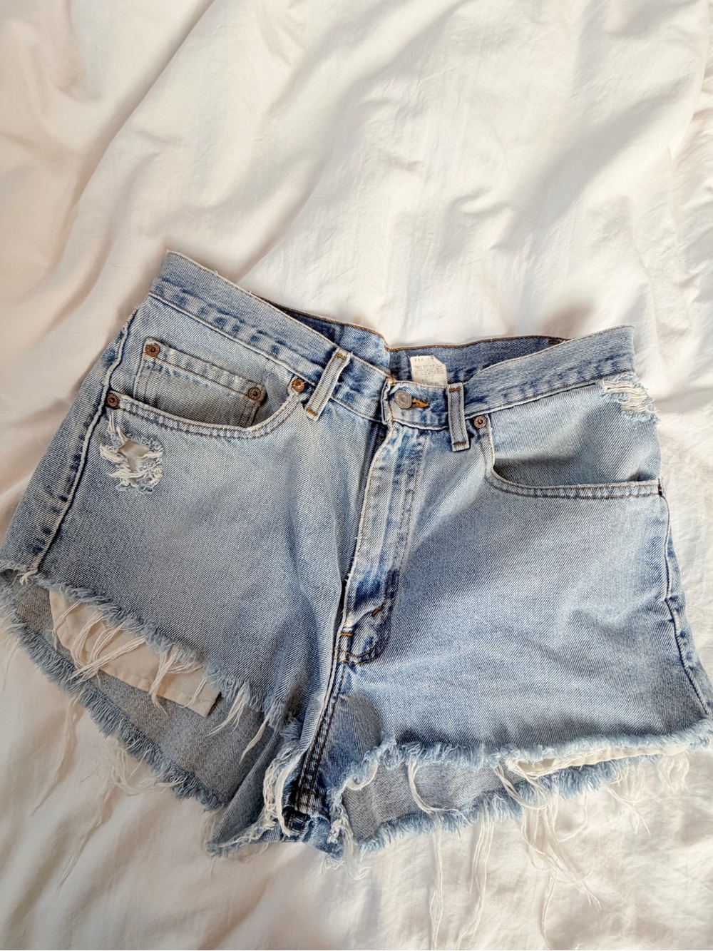Vintage Levi’s 550 Relaxed Fit W33 Light Wash Distressed Cutoff Denim Shorts